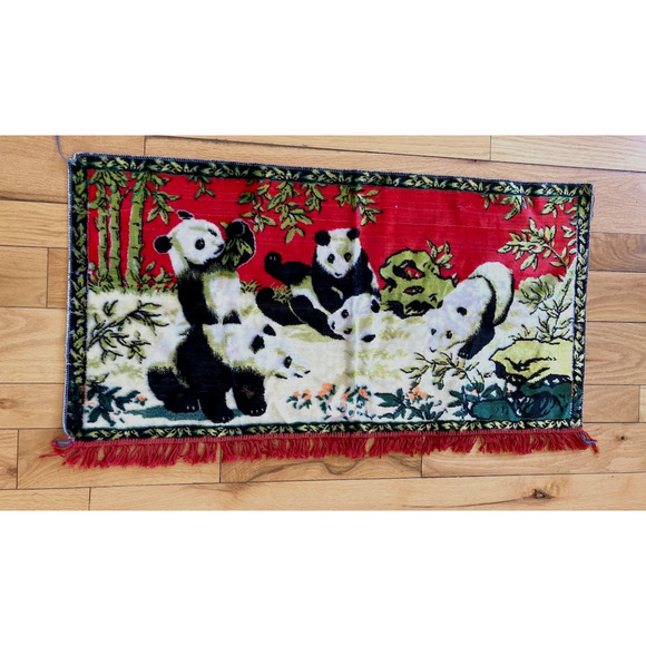 Panda Bear Velvet Wall Hanging Rug Tapestry Red Fringe 38"x21" - Picture 3 of 6